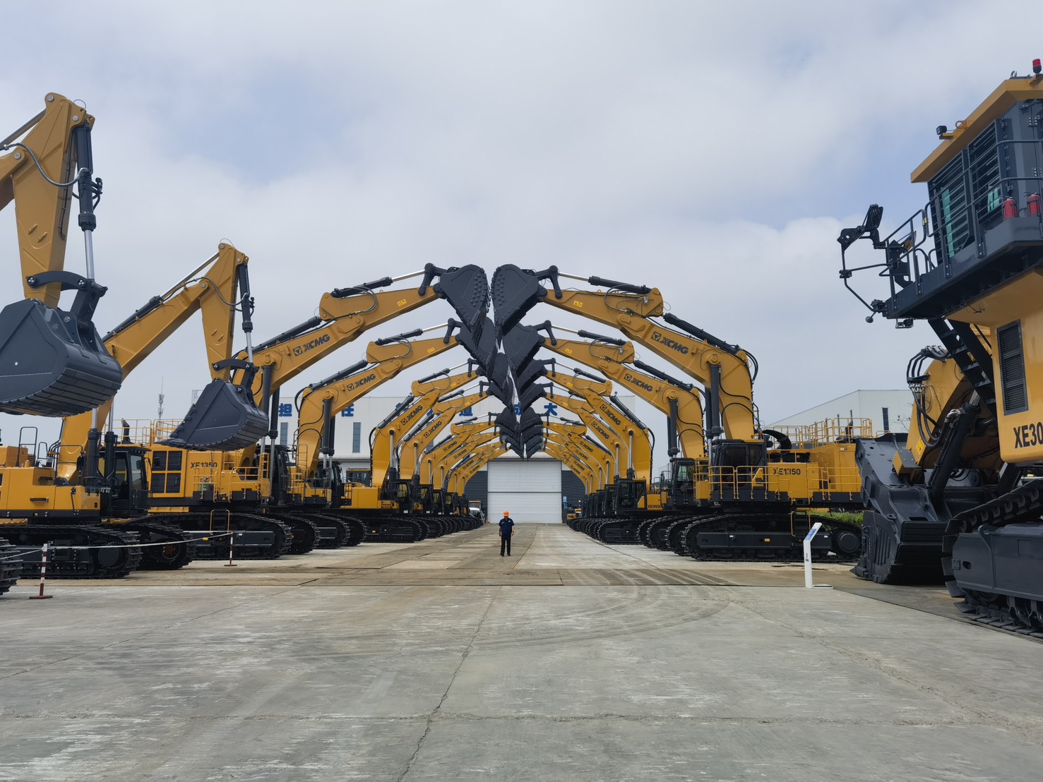 鉱山用重機販売